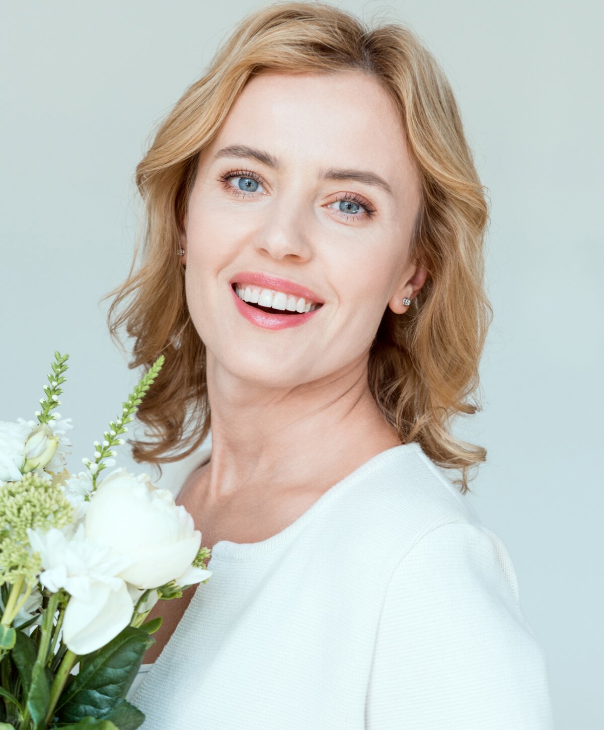 Reading Facial Plastic Surgery Model with blonde hair