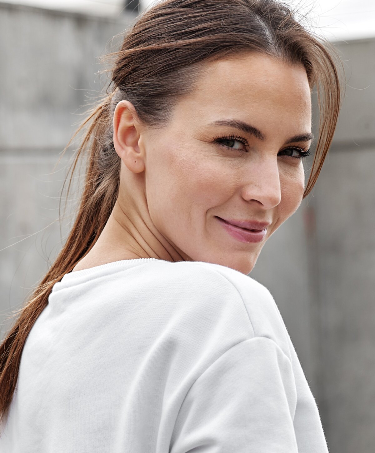 Reading Facelift & Neck Lift Model with brown hair